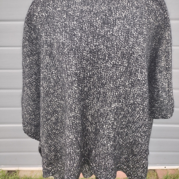 ZARA KNIT Italian Yarn PULLOVER HI LOW PONCHO CAPE Medium NWOT - Picture 2 of 9
